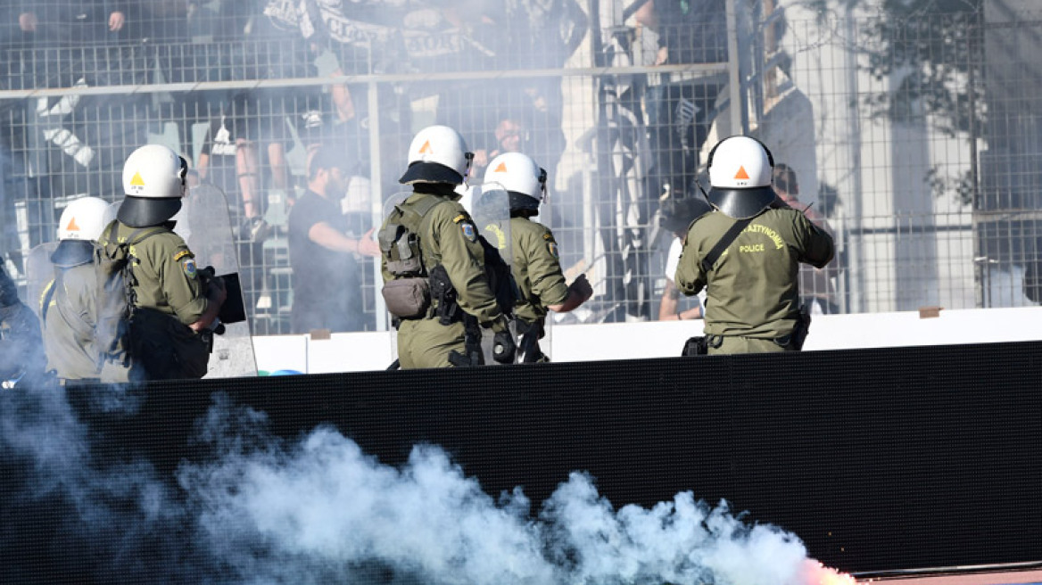 Το χρονικό της βίας στον τελικό του κυπέλλου μεταξύ ΑΕΚ-ΠΑΟΚ σε ένα βίντεο