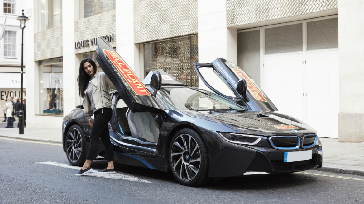 Kάνε…μάθημα με BMW i8