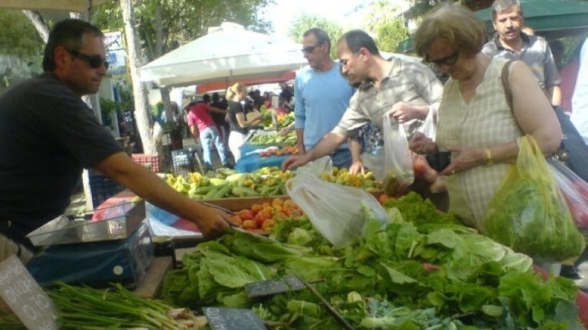 Χανιά: Διαμαρτυρία για τη λαϊκή αγορά έξω που γίνεται έξω από σχολείο 