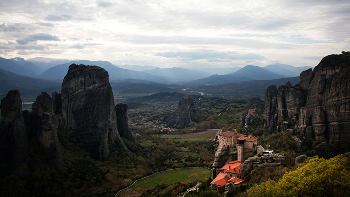 Το κρέμασμα των μαντηλιών στα Μετέωρα