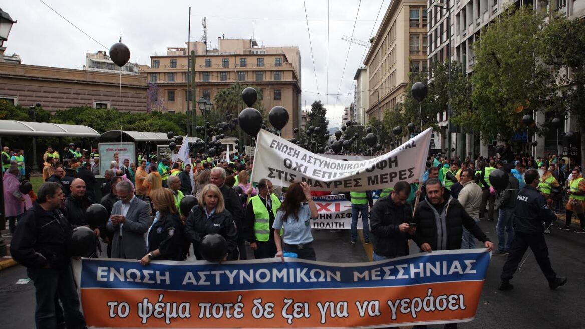 Επιχειρούν να «εξευμενίσουν» τους ένστολους με αλλαγές της τελευταίας στιγμής στα ειδικά μισθολόγια