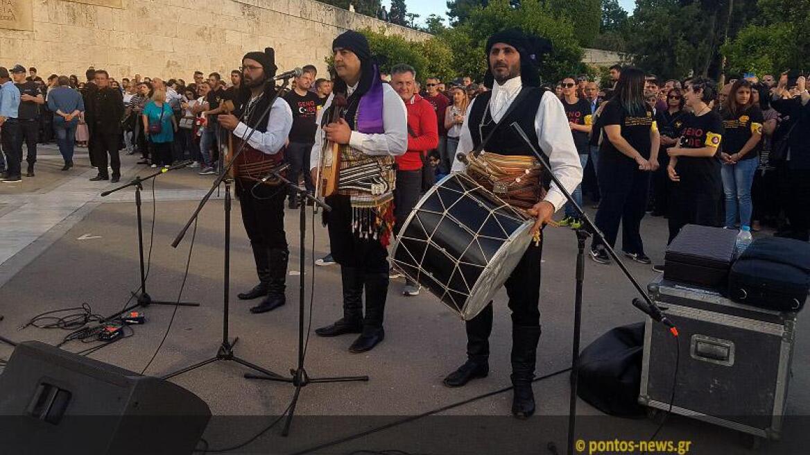 353.000 νεκροί είδαν τη σέρρα στην πλατεία Συντάγματος (βίντεο)