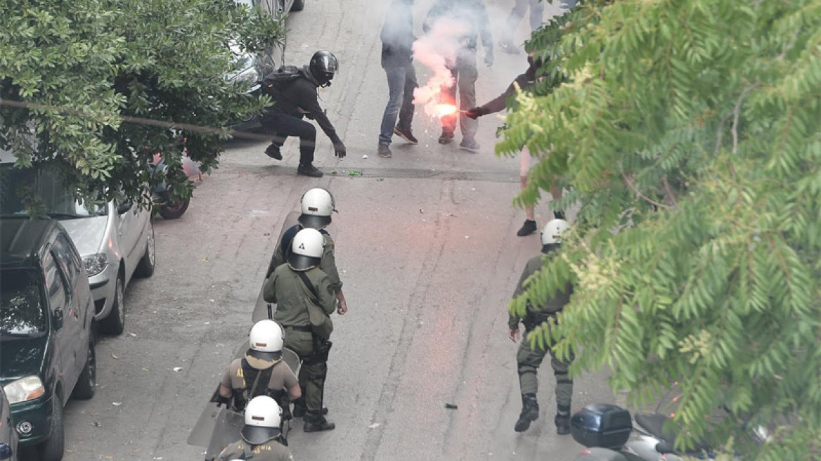 Επεισόδια και ξύλο έξω από το Παιδαγωγικό