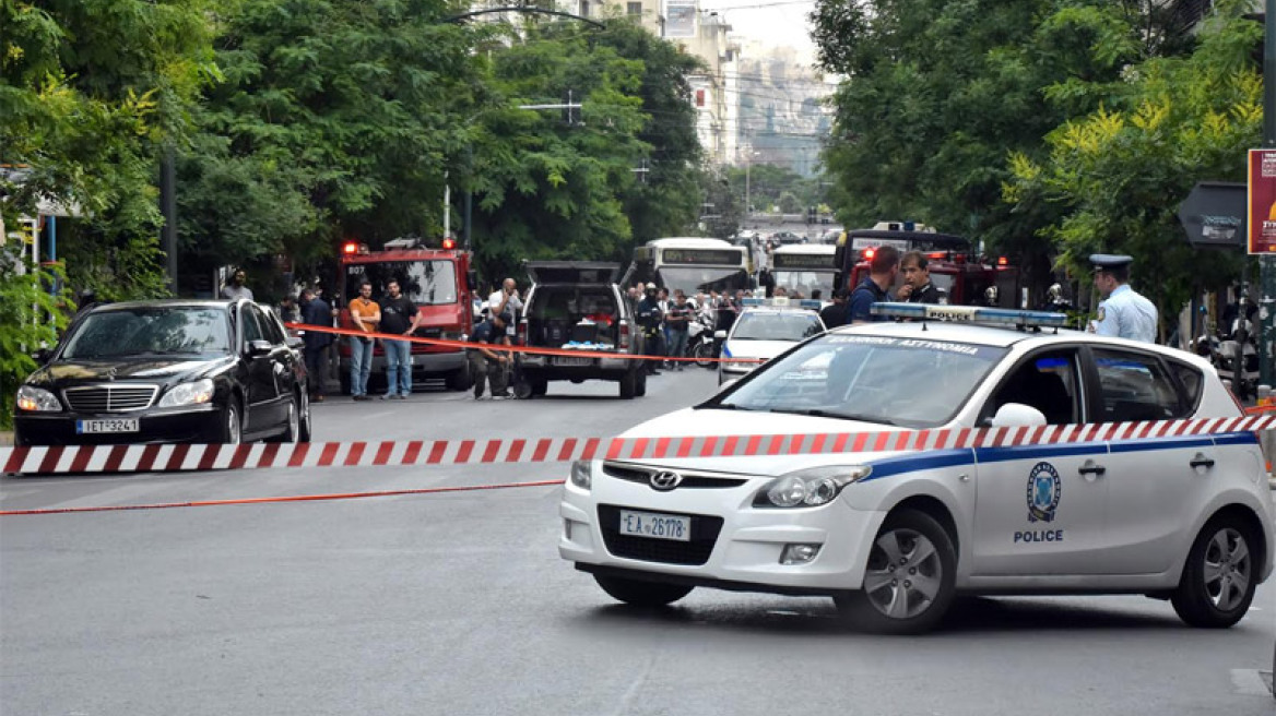 Οργή, ερωτήματα και καταδίκη για την επίθεση στον Παπαδήμο 