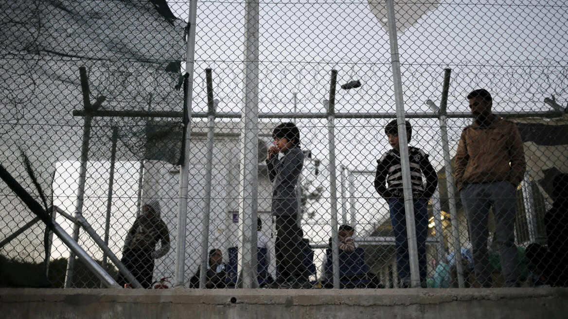 Ιρανός συνελήφθη πάνοπλος σε hot spot στη Λέσβο