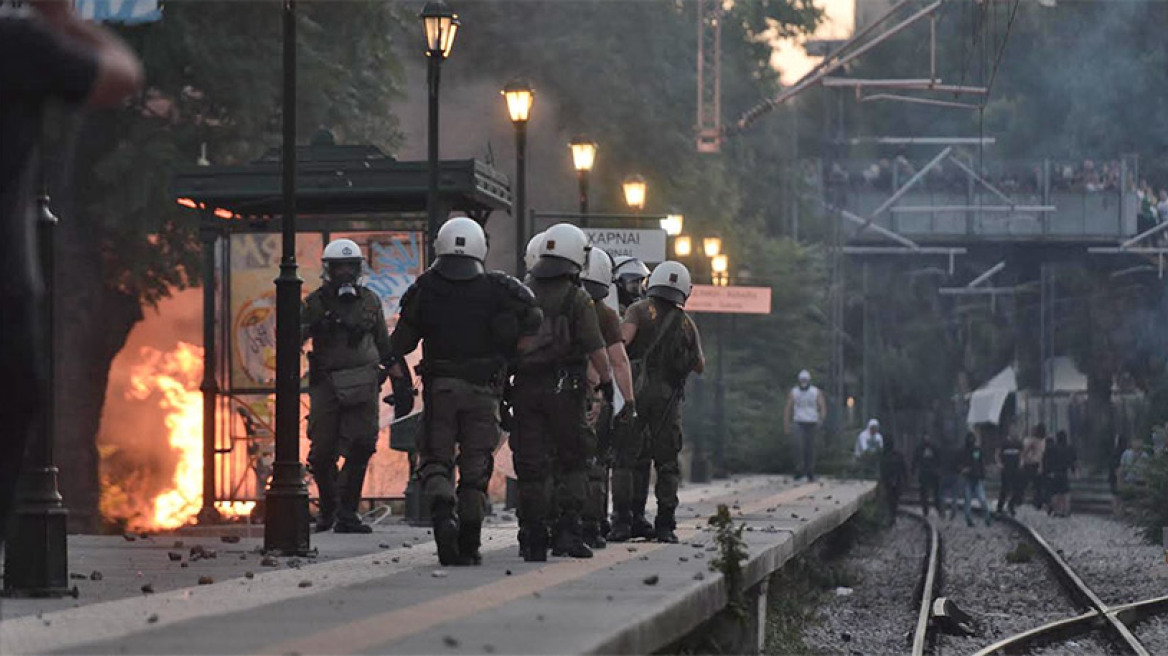 Μενίδι: Πετροπόλεμος και χημικά στη νέα πορεία για τον Μάριο 