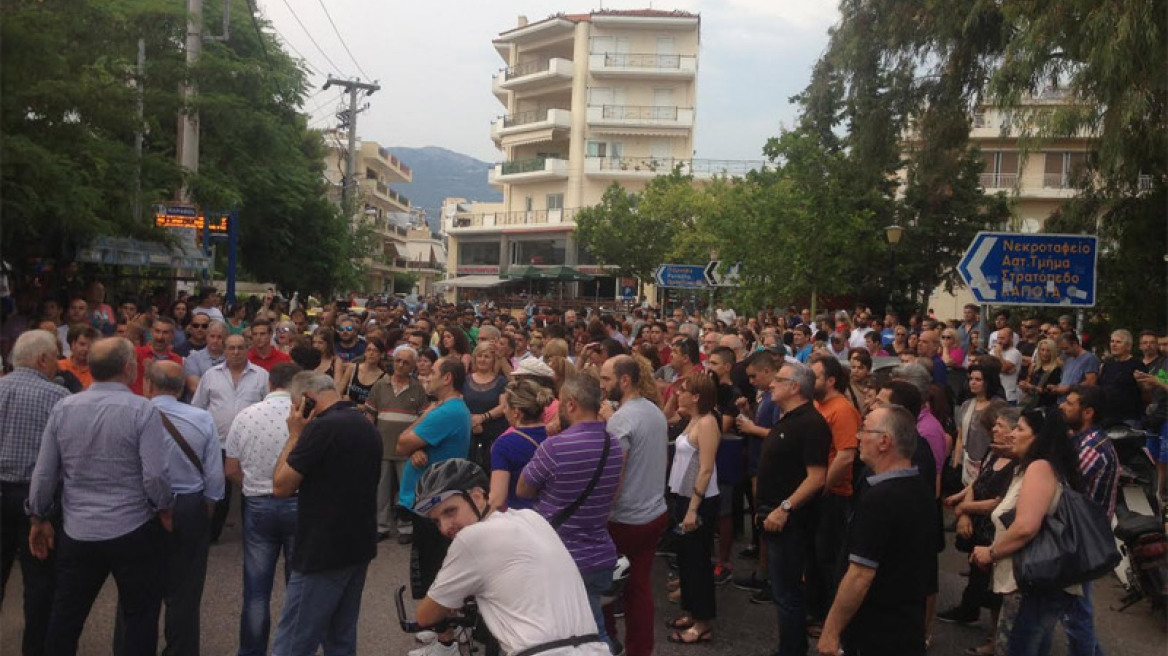 Οργή των κατοίκων: Έξω η πρέζα απ' το Μενίδι