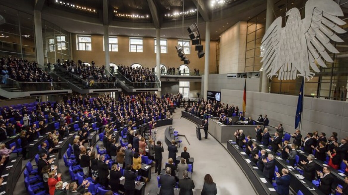 Γερμανία: Βουλευτές διαφωνούν με τον Σόιμπλε για το Eurogroup και θέλουν νέα έγκριση της Βουλής