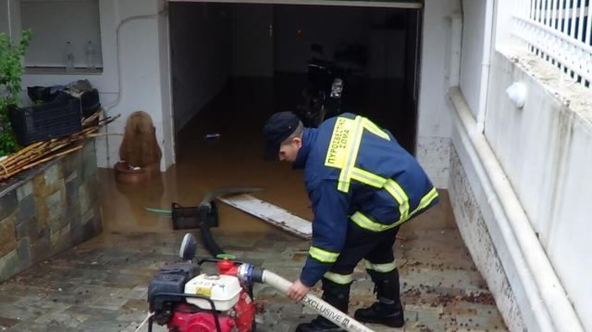 Δυστύχημα στη Λαμία: Πλημμύρισε το σπίτι του, γλίστρησε στα νερά και σκοτώθηκε! 