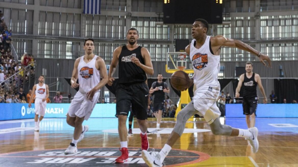 Γιορτή του μπάσκετ: Οι Antetokounbros κέρδισαν την Εθνική Ελλάδας του 2005 με 109-107