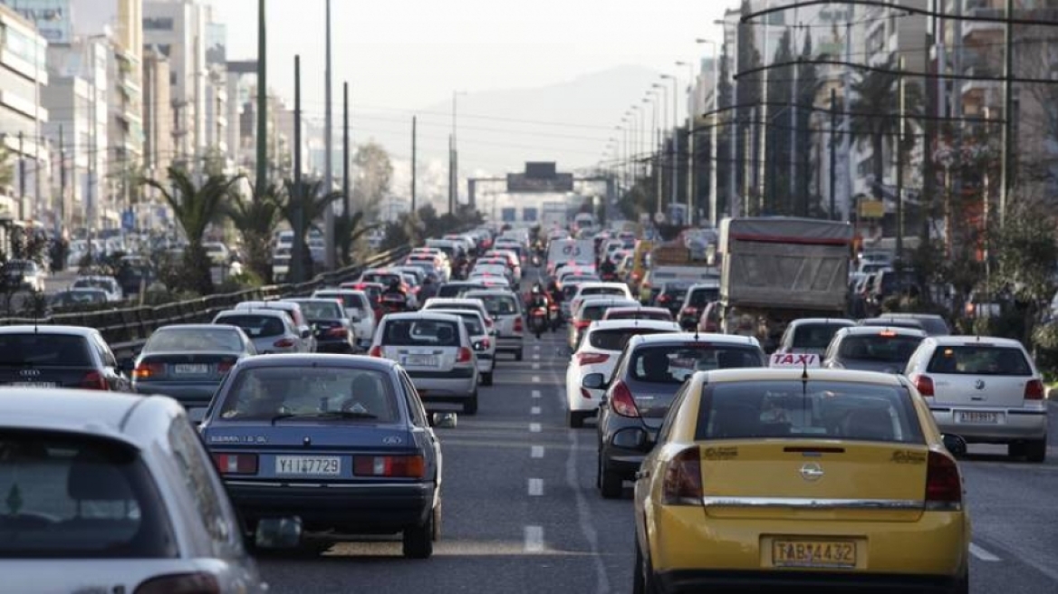 Στα χέρια Τσακαλώτου και Σπίρτζη οι αποφάσεις για τα πρόστιμα στα ανασφάλιστα ΙΧ