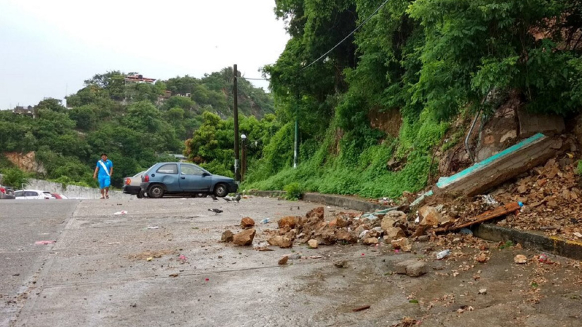 H τροπική καταιγίδα Ντόρα απειλεί το Μεξικό - Αναμένεται να εξελιχθεί σε τυφώνα 