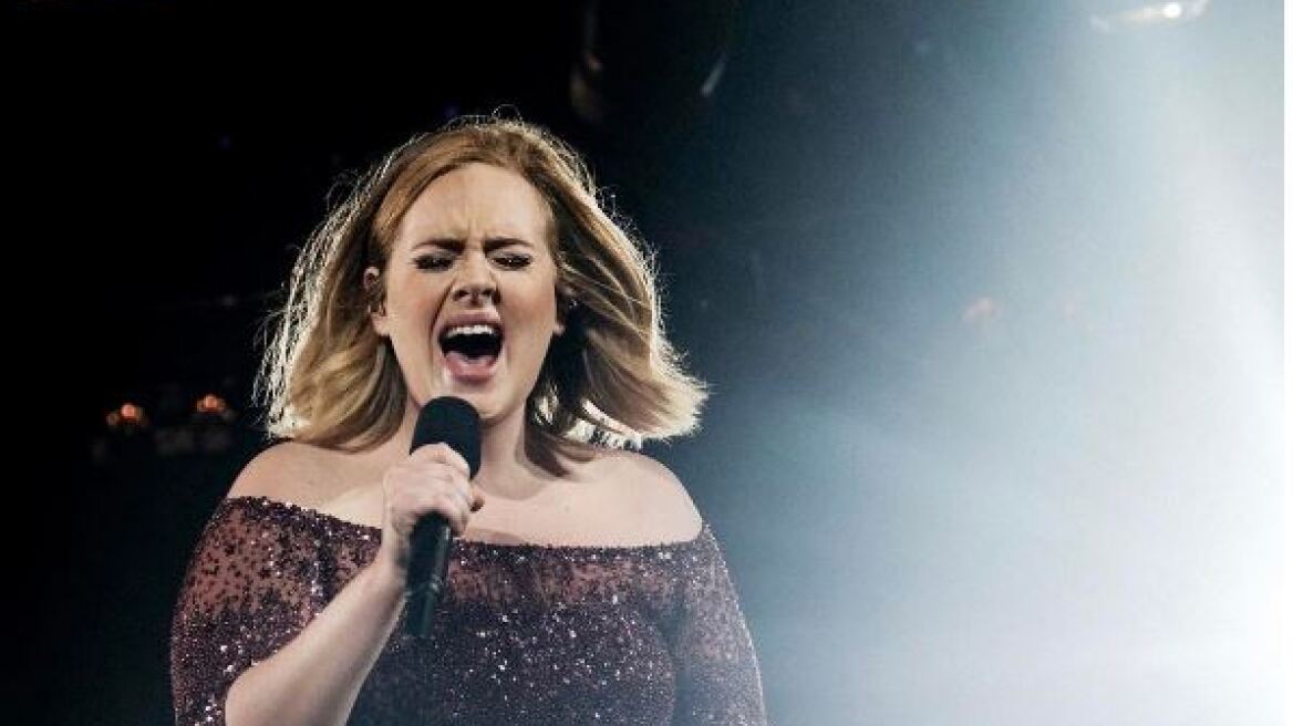 Adele: Ξεσήκωσε το κατάμεστο Γουέμπλεϊ στην αποχαιρετιστήρια περιοδεία της  