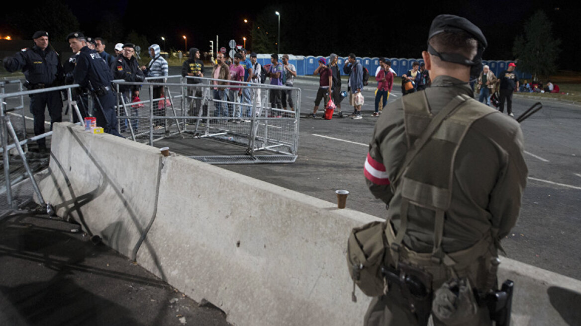 Η Αυστρία αναπτύσσει στρατό στα σύνορα με την Ιταλία λόγω των μεταναστών