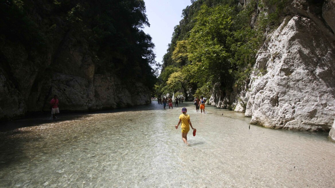 Ανήλικος χτύπησε στο κεφάλι προσπαθώντας να περάσει με σχοινί τον Αχέροντα