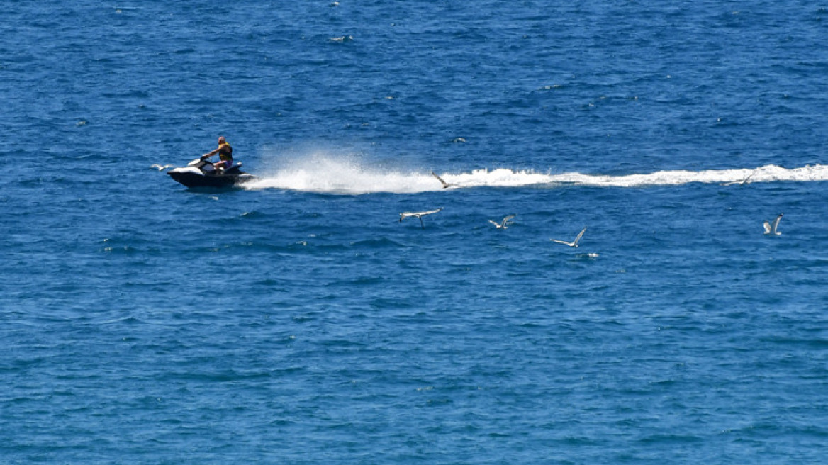 Καιρός: Ήλιος, ζέστη και ισχυρά μελτέμια