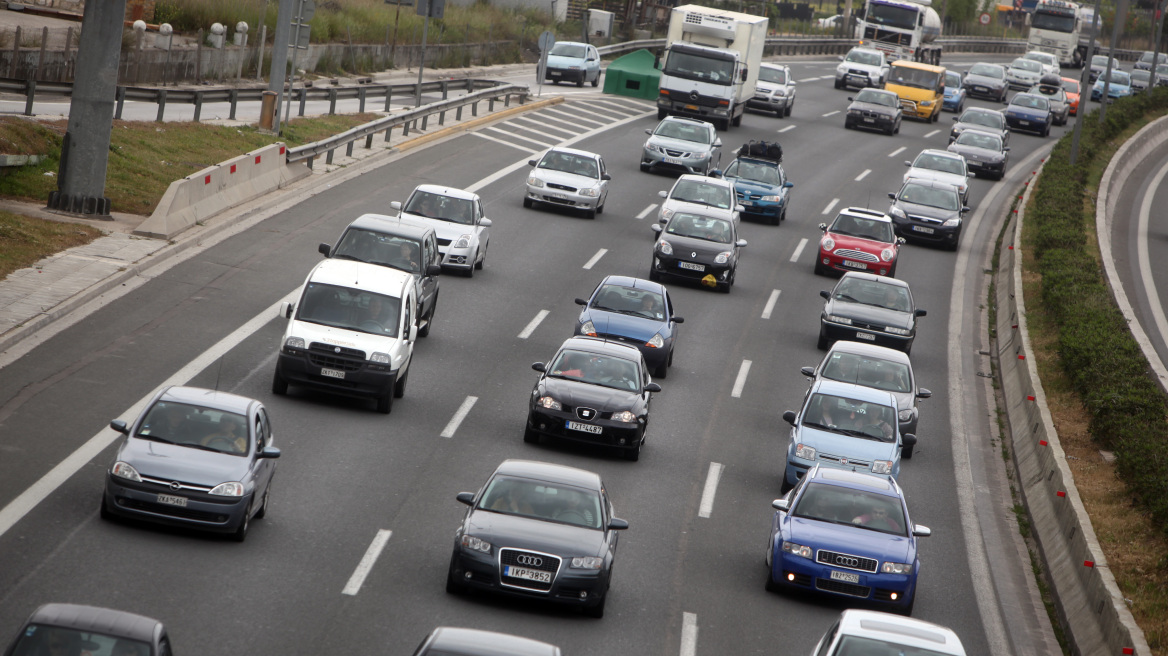 Βροχερό σκηνικό στην Αθήνα: Πού είναι αυξημένη η κίνηση 