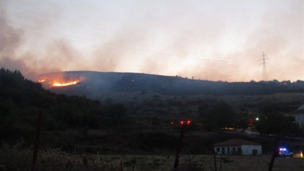 Μάχη με τις φλόγες όλη τη νύχτα στα Ιωάννινα