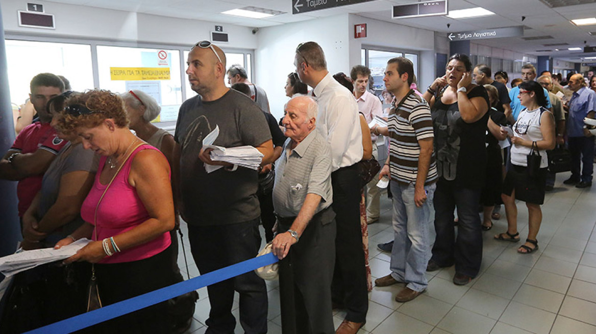 Διπλή «συμφορά» 7 δισ. σε 6 μήνες για φόρους εισοδήματος και ακινήτων