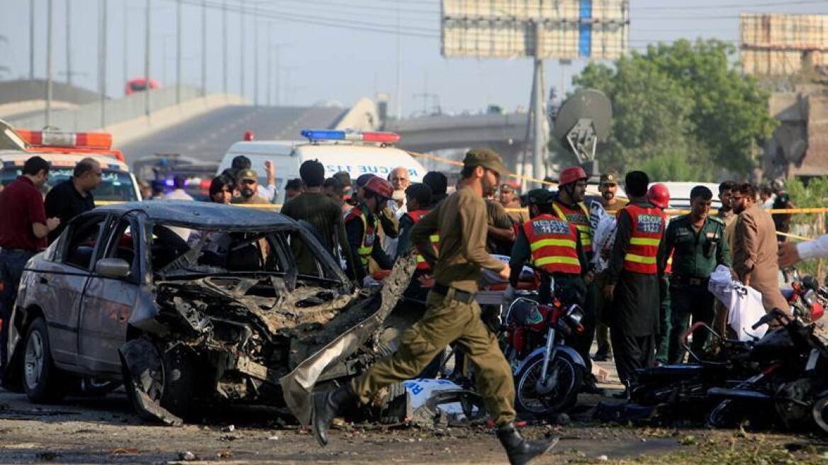 Μακελειό στο Πακιστάν: Καμικάζι σκότωσε 25 άτομα στη Λαχόρη