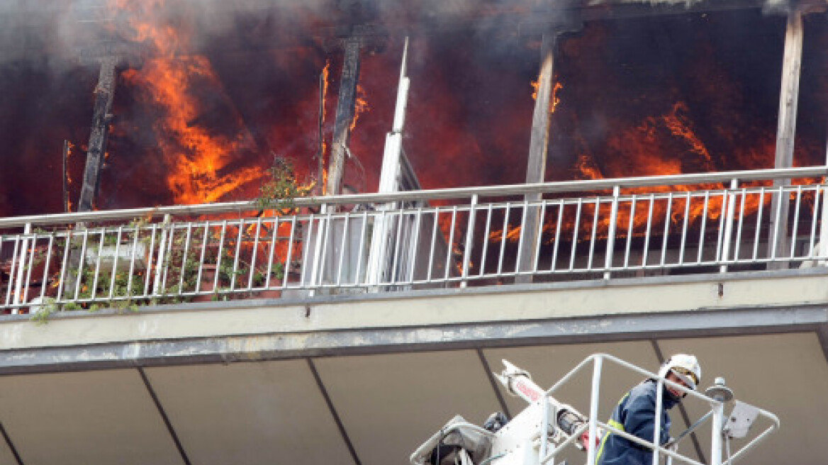 Πάτρα: Παραλίγο τραγωδία - 33χρονη εγκλωβίστηκε σε διαμέρισμα που καιγόταν 