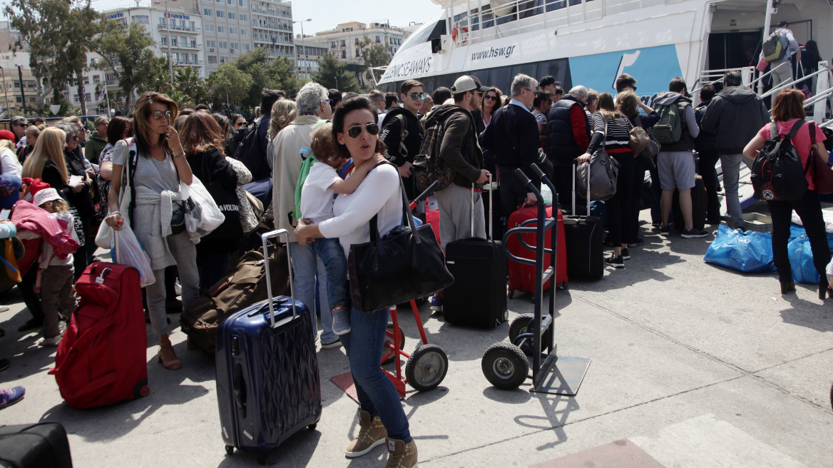 Αυξημένη κίνηση στα λιμάνια - Μόνο χθες από τον Πειραιά αναχώρησαν 23.036 επιβάτες