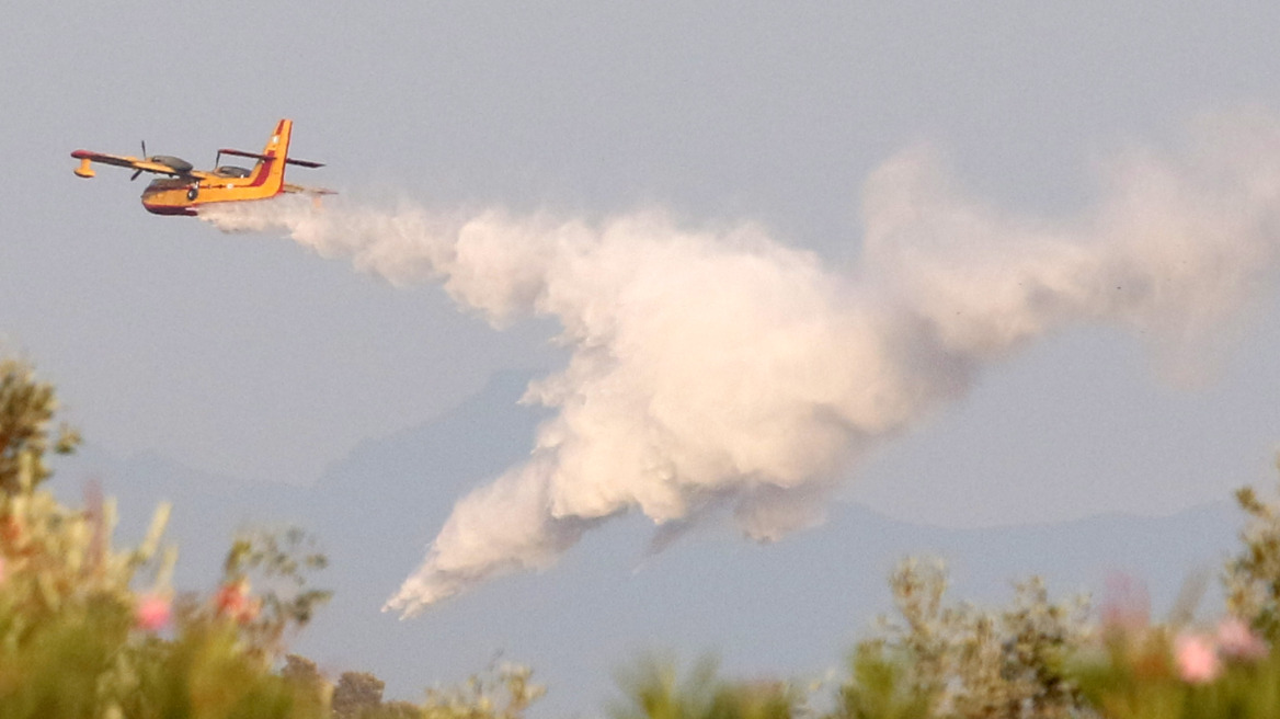 Δύο ελληνικά πυροσβεστικά αεροσκάφη στις φωτιές της Αλβανίας