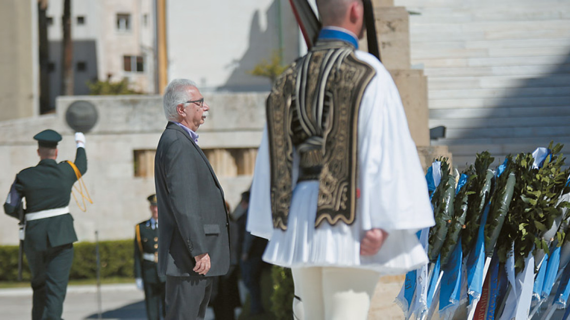 O Γαβρόγλου  δεν υπηρέτησε τη σημαία