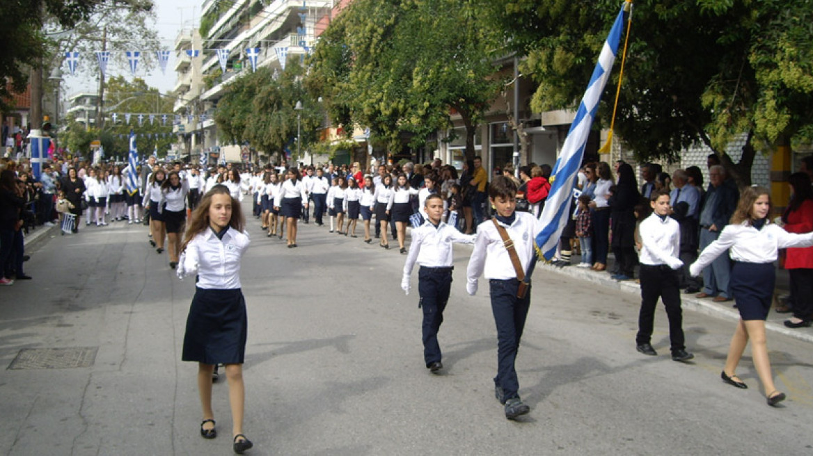 Σημαιοφόροι με κλήρωση: Ψυχολόγοι αποδομούν τα επιχειρήματα Γαβρόγλου