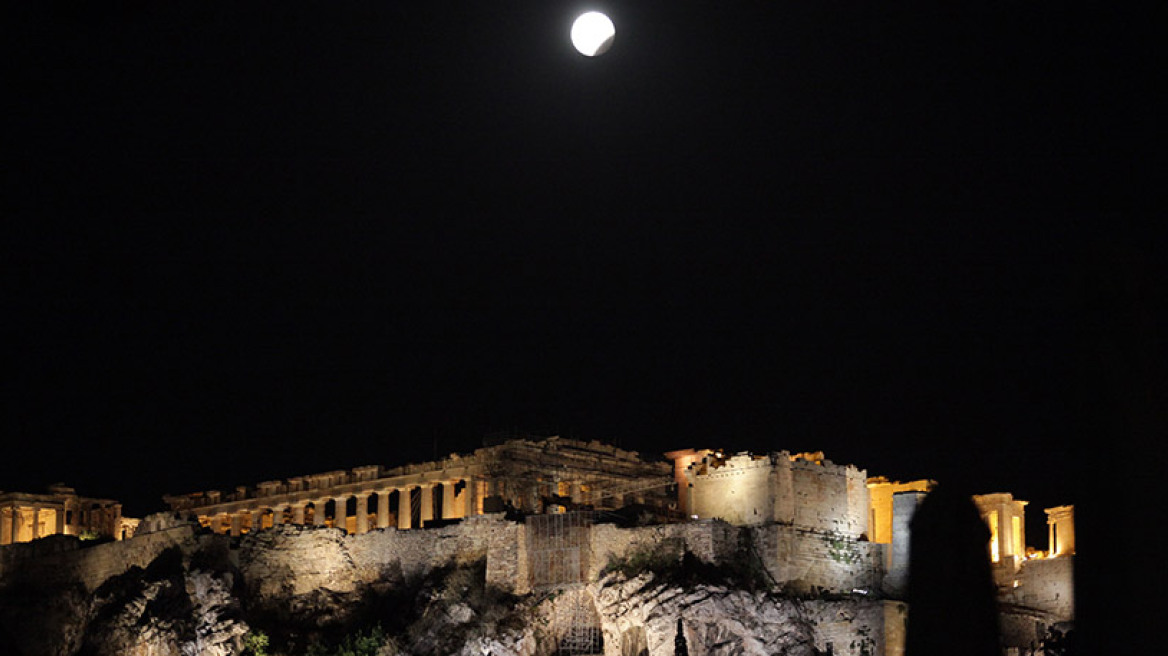 Πανσέληνος και μερική έκλειψη Σελήνης μαζί!