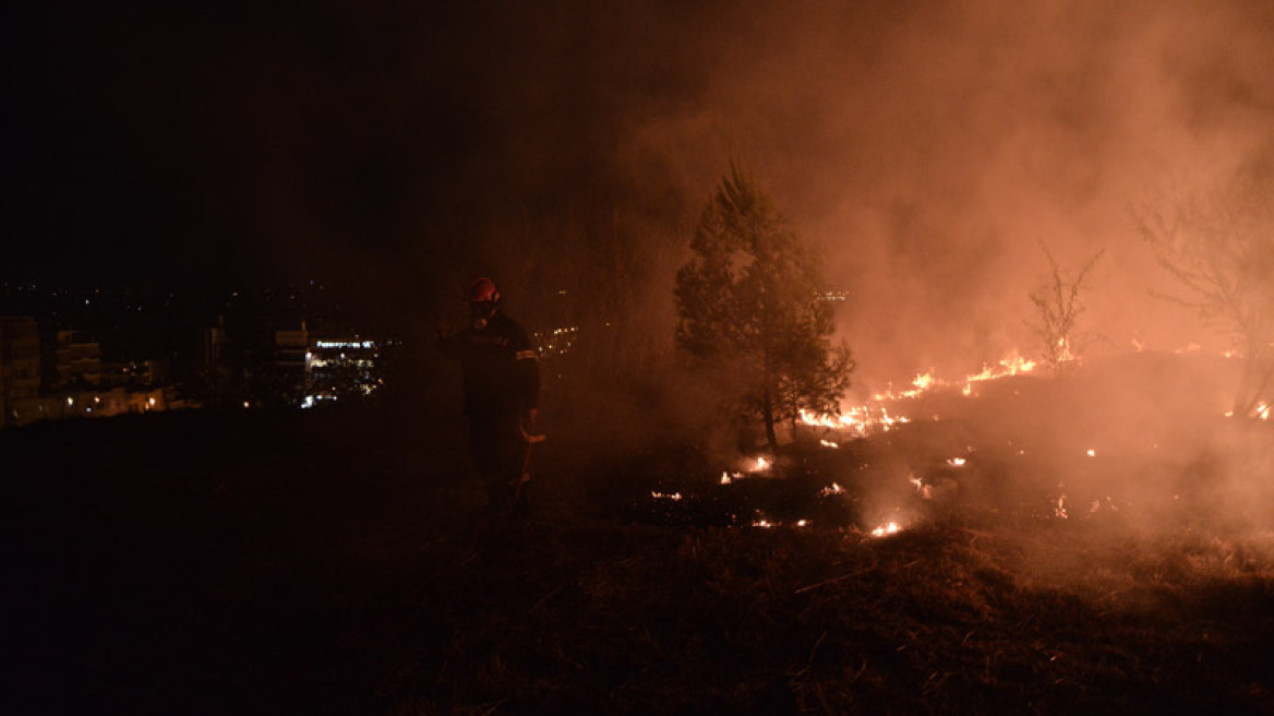 Εμπρησμό βλέπει πίσω από την χθεσινή φωτιά στο Άλσος Βεΐκου η Πυροσβεστική