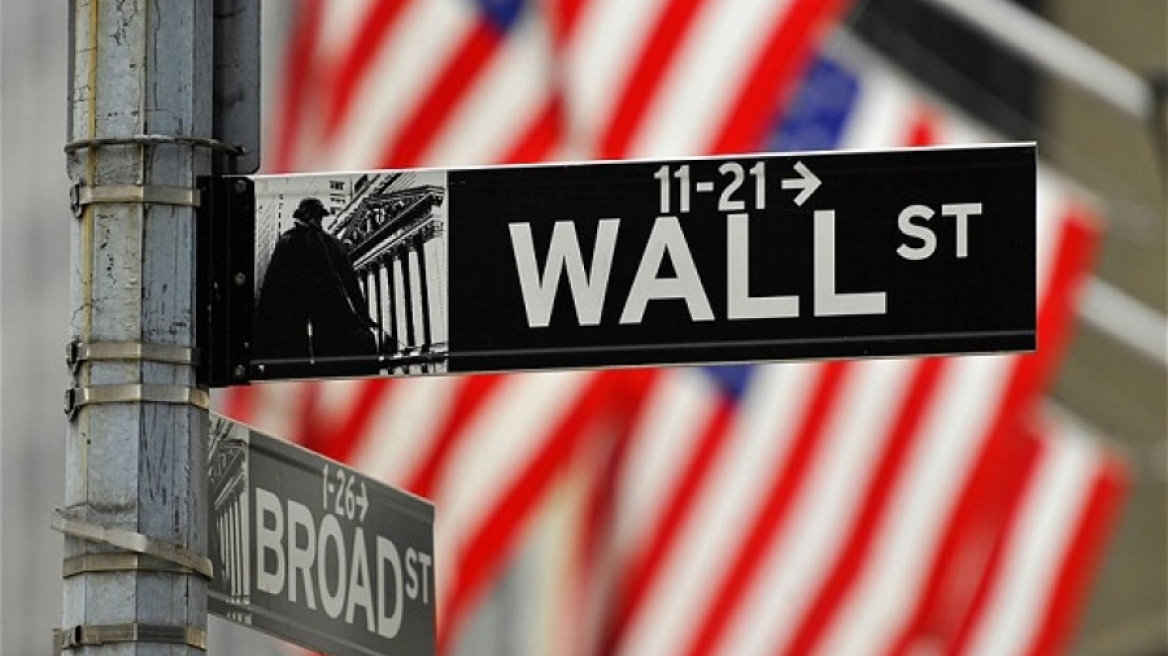 «Ψύχραιμη» πτώση στη Wall Street