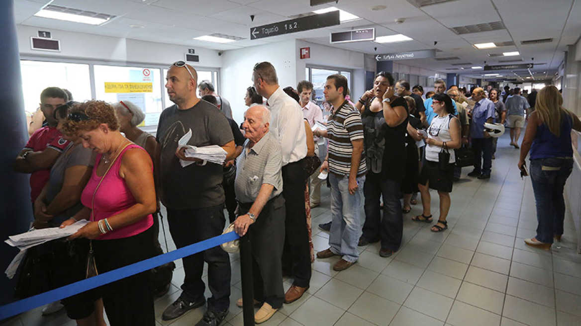 «Χέρι» και για οφειλές 500 ευρώ βάζει η εφορία