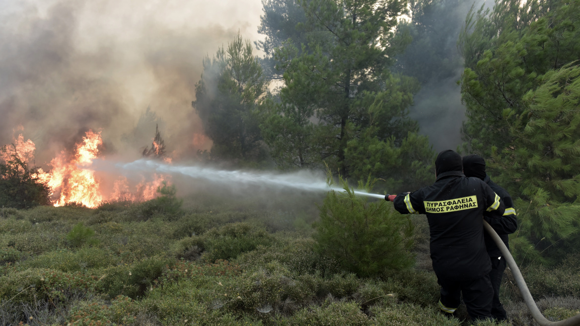 Καπανδρίτι: Αναζωπυρώσεις σε σημεία με μεγάλη απόσταση μεταξύ τους, λέει ο αντιπεριφερειάρχης