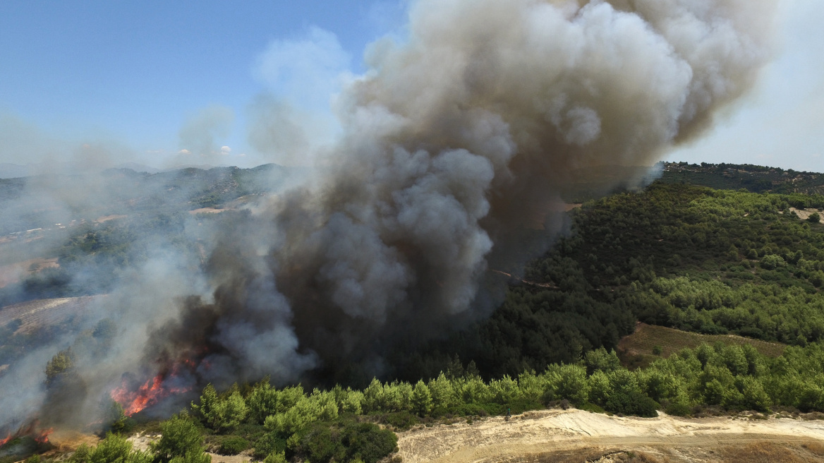 Ηλεία: Τρεις οι ανεξέλεγκτες πυρκαγιές