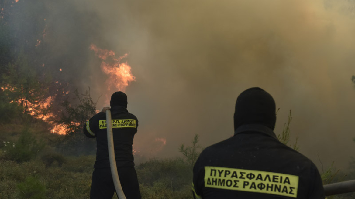 Κόλαση φωτιάς: Κάηκε ο Κάλαμος, καίγεται και ο Βαρνάβας