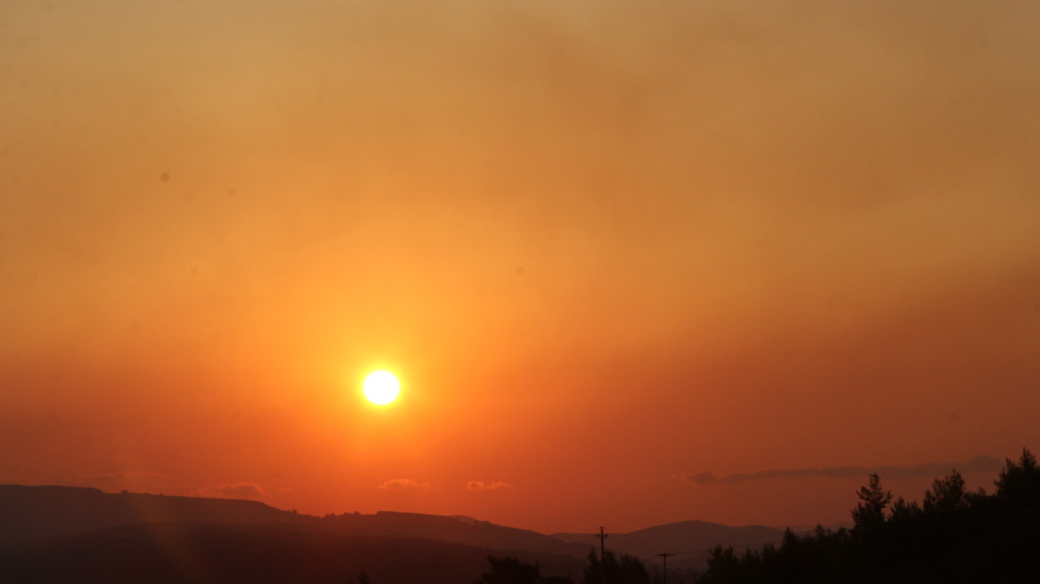 Έπεσε ο αέρας στο Καπανδρίτι - Τι φοβούνται στην Πυροσβεστική για το πρωί