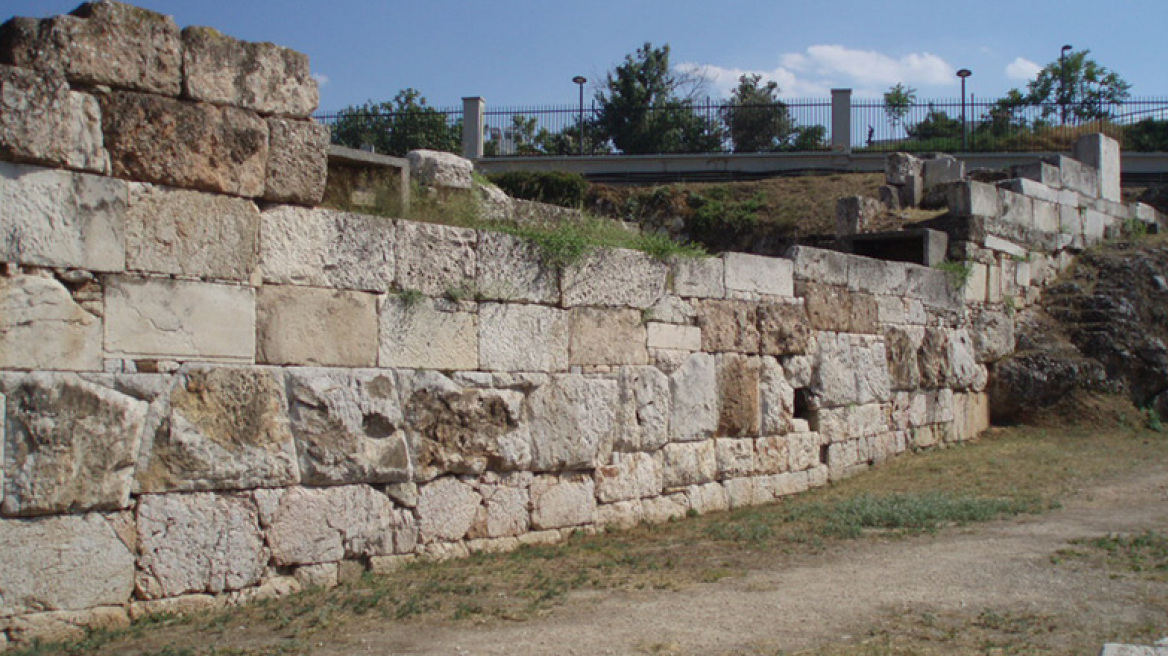 Τα μεγαλοπρεπή Θεμιστόκλεια Τείχη των Αθηνών