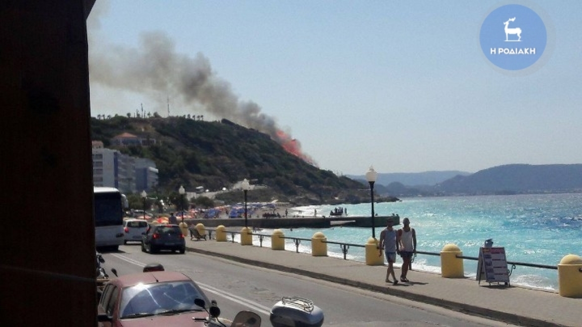 Υπό μερικό έλεγχο η μεγάλη φωτιά στην πόλη της Ρόδου