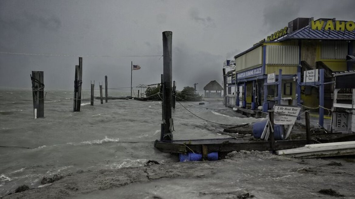 Χάρτης με την εξέλιξη του τυφώνα «Ίρμα» - Τι προβλέπει η μετεωρολογική υπηρεσία των ΗΠΑ