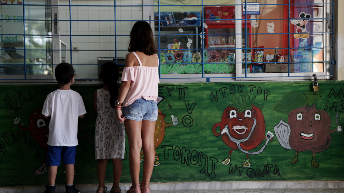 Τα σχολεία άνοιξαν με κόντρα εκπαιδευτικών - Γαβρόγλου για τα κενά 