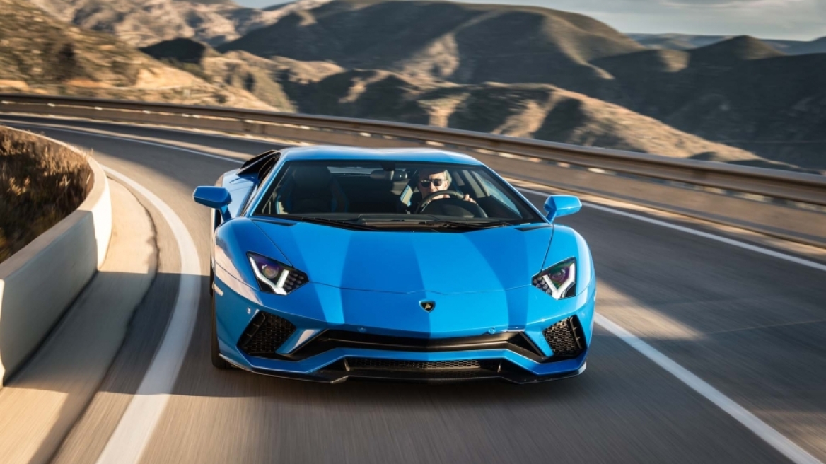 Τροχαία: Έρευνα για την Lamborghini «φάντασμα» που κάνει κόντρες στην Παραλιακή με πάνω από 300χλμ./ώρα