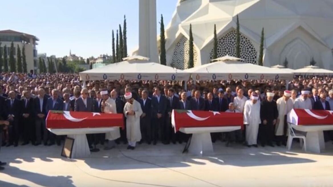 Ο Ερντογάν απαγορεύει τον... Σοπέν από τις κηδείες των στρατιωτικών