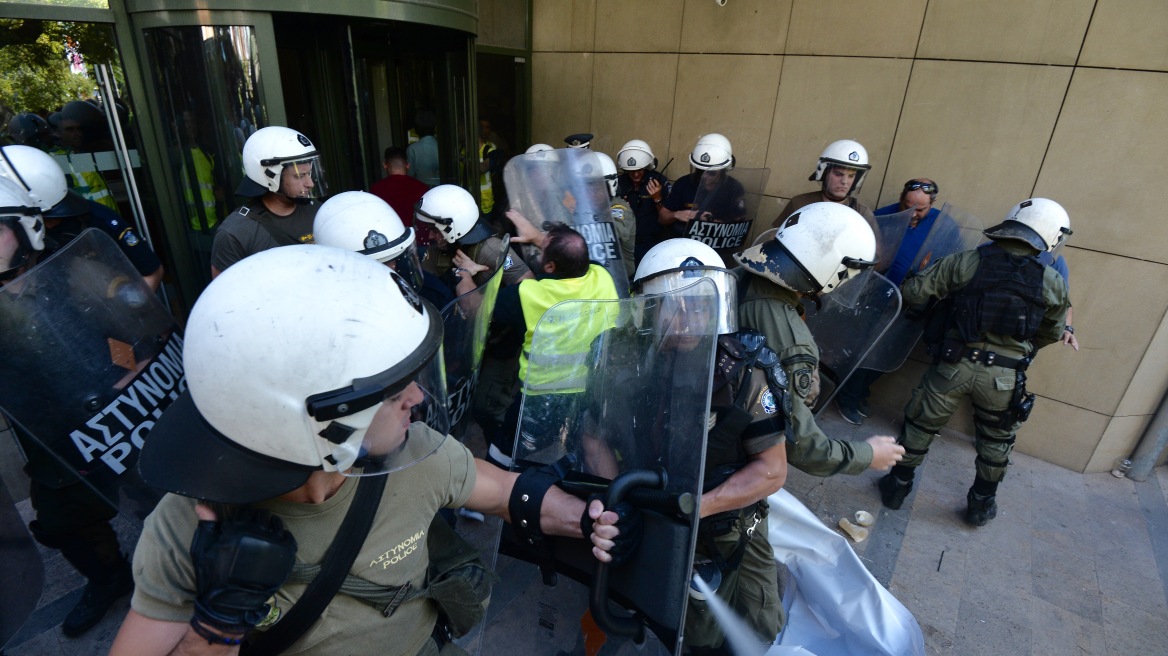 ΝΔ για τα ΜΑΤ στους μεταλλωρύχους: Δικαιολογούν τους Ρουβίκωνες και ρίχνουν χημικά σε εργαζομένους