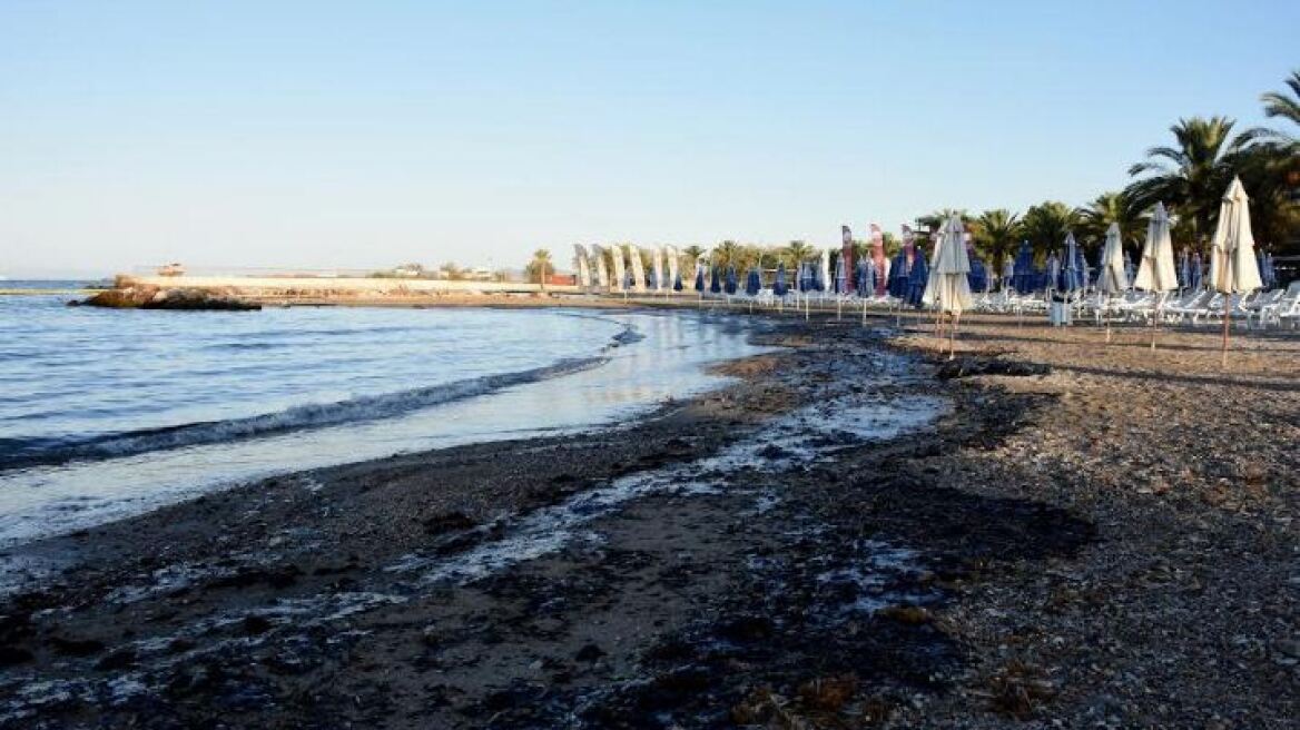 Μηνύσεις κατά παντός υπευθύνου από τους δήμους που επλήγησαν από το πετρέλαιο 