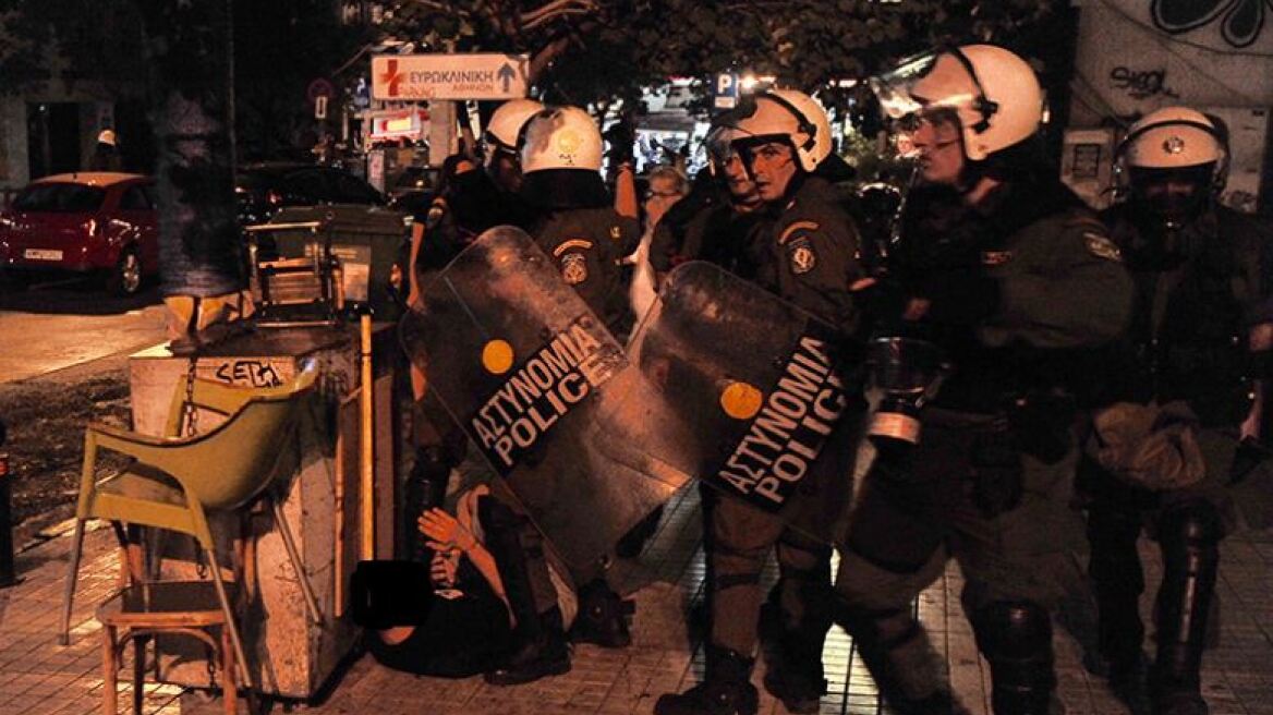 Πέντε συλλήψεις για τα επεισόδια στα γραφεία της Χρυσής Αυγής 