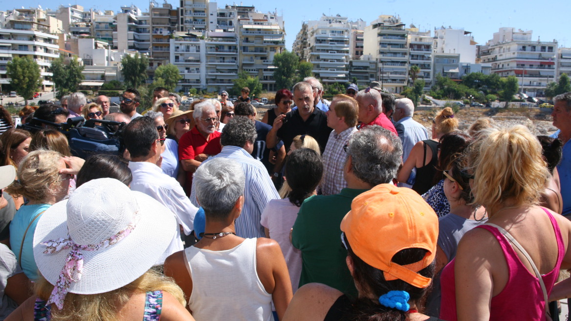 Σαρωνικός: Κάτοικοι της Πειραϊκής διαμαρτυρήθηκαν σήμερα για τη ρύπανση