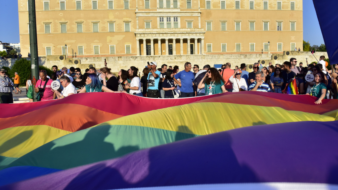 Αλλαγή φύλου σε πέντε λεπτά και με μια αίτηση: Στη Βουλή το νομοσχέδιο