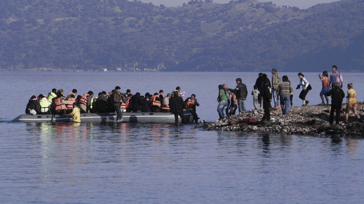 Σχεδόν 2.500 μετανάστες και πρόσφυγες μόνο τον Σεπτέμβριο στα νησιά