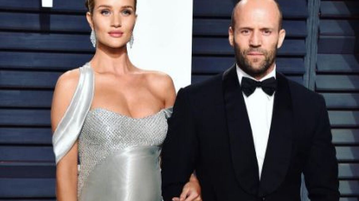 Παντρεύτηκαν Rosie Huntington - Jason Statham; Η φωτογραφία που φούντωσε τις φήμες